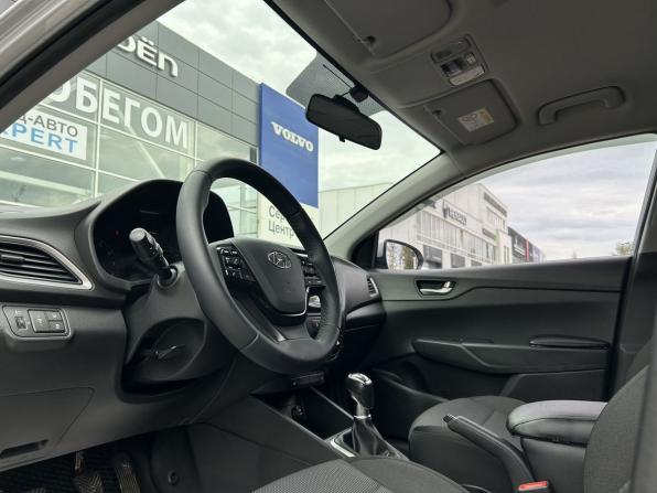 Hyundai Solaris II с пробегом 2017 года, цена 1 260 000 рублей, 76672 км, седан, Автокод Объявления