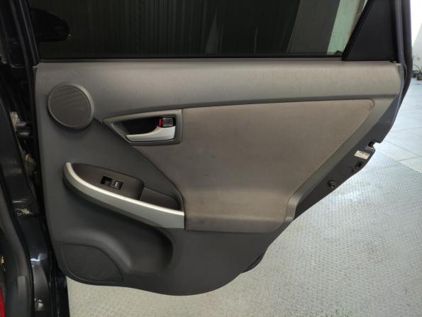 Toyota Prius III Рестайлинг (XW30) с пробегом 2011 года, цена 1 015 000 рублей, 187373 км, лифтбек, Автокод Объявления