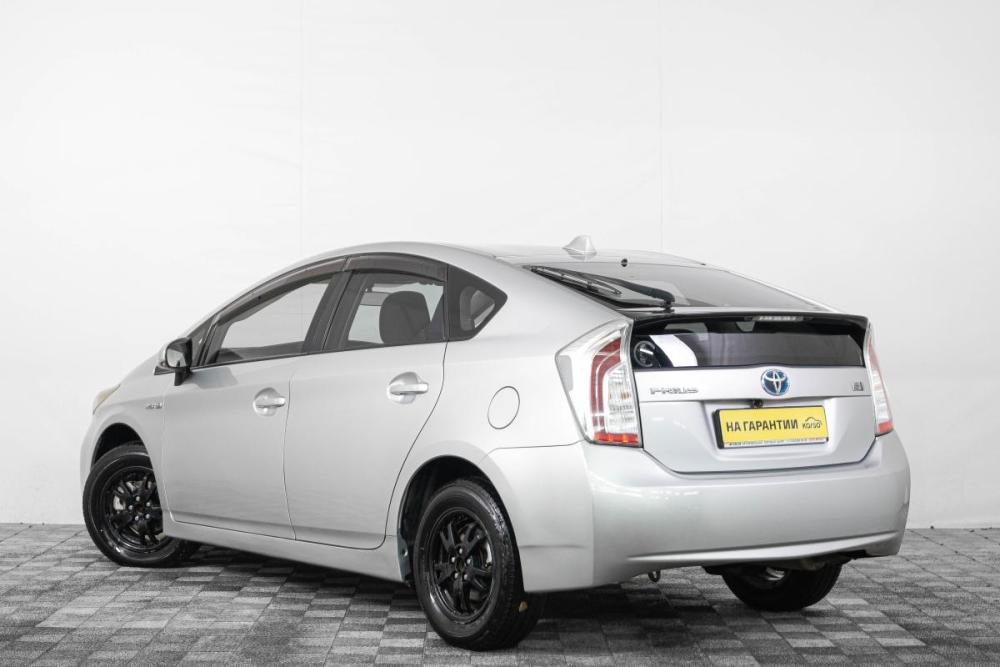 Toyota Prius III Рестайлинг (XW30) Кемерово  - изображение 5