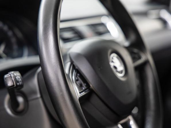 Skoda Rapid I с пробегом 2016 года, цена 1 328 000 рублей, 132476 км, лифтбек, Автокод Объявления