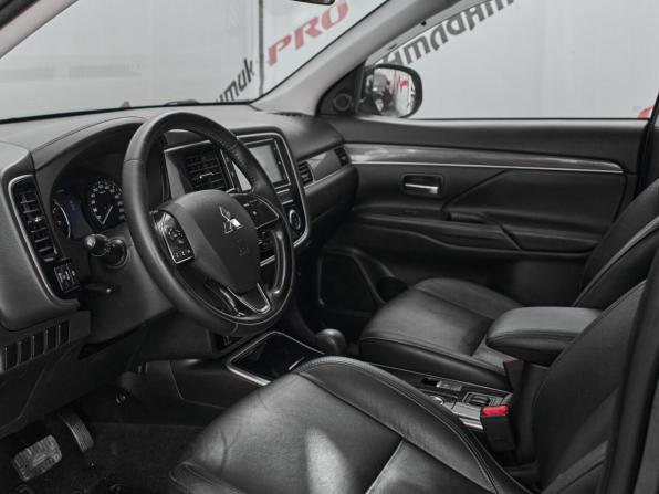 Mitsubishi Outlander III Рестайлинг 3 с пробегом 2019 года, цена 2 325 000 рублей, 77023 км, внедорожник, Автокод Объявления