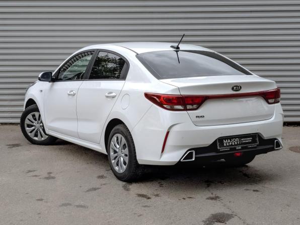 Kia Rio IV Рестайлинг с пробегом 2021 года, цена 1 370 000 рублей, 80362 км, седан, Автокод Объявления
