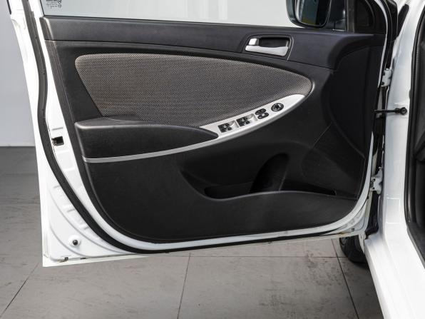 Hyundai Solaris I с пробегом 2014 года, цена 600 000 рублей, 276127 км, седан, Автокод Объявления