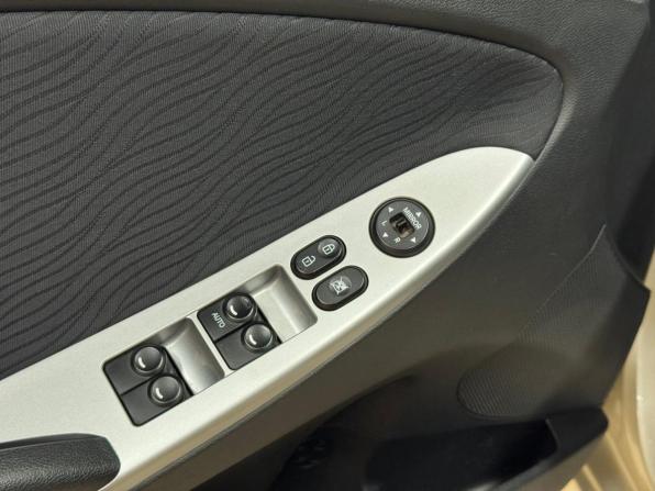 Hyundai Solaris I с пробегом 2014 года, цена 650 000 рублей, 210000 км, седан, Автокод Объявления