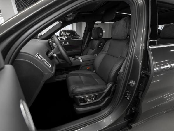 Li Auto (Lixiang) L9 I Рестайлинг с пробегом 2025 года, цена 10 700 000 рублей, 44 км, внедорожник, Автокод Объявления