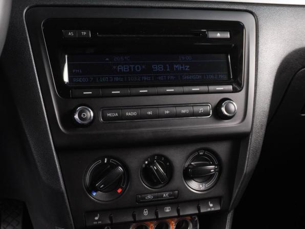 Skoda Rapid I с пробегом 2014 года, цена 998 000 рублей, 146293 км, лифтбек, Автокод Объявления