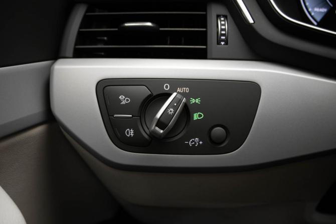 Audi A4 V (B9) Рестайлинг с пробегом 2022 года, цена 3 550 000 рублей, 36317 км, седан, Автокод Объявления