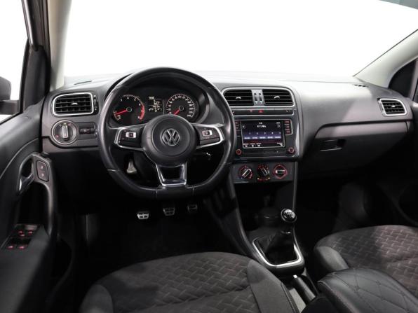 Volkswagen Polo V Рестайлинг с пробегом 2018 года, цена 1 299 000 рублей, 74219 км, седан, Автокод Объявления