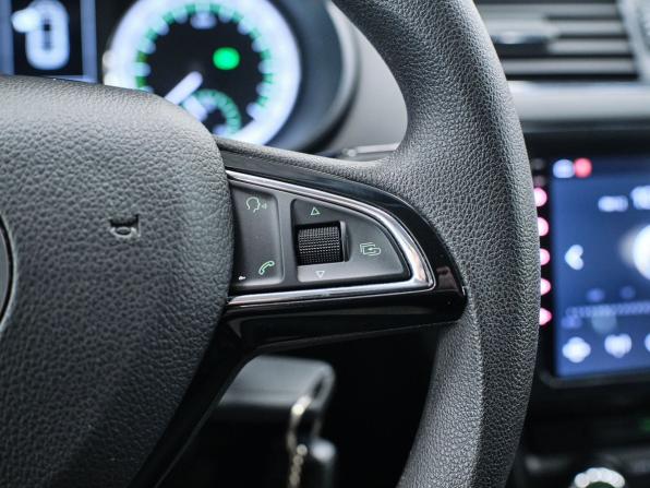 Skoda Octavia III (A7) Рестайлинг с пробегом 2023 года, цена 2 033 000 рублей, 105300 км, лифтбек, Автокод Объявления