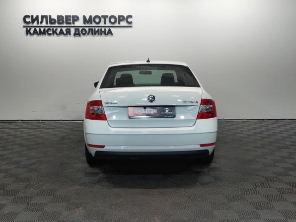Skoda Octavia III (A7) Рестайлинг с пробегом 2017 года, цена 1 290 000 рублей, 160000 км, лифтбек, Автокод Объявления