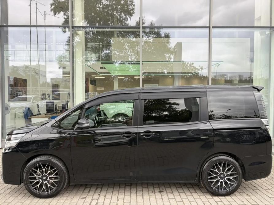 Toyota Voxy III (R80) Рестайлинг Москва  - изображение 5