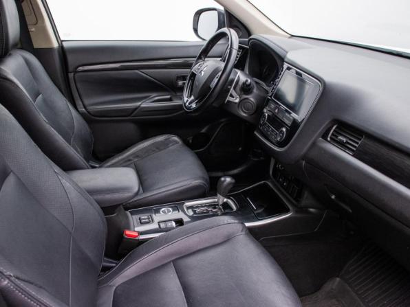 Mitsubishi Outlander III Рестайлинг 2 с пробегом 2018 года, цена 1 700 000 рублей, 256134 км, внедорожник, Автокод Объявления