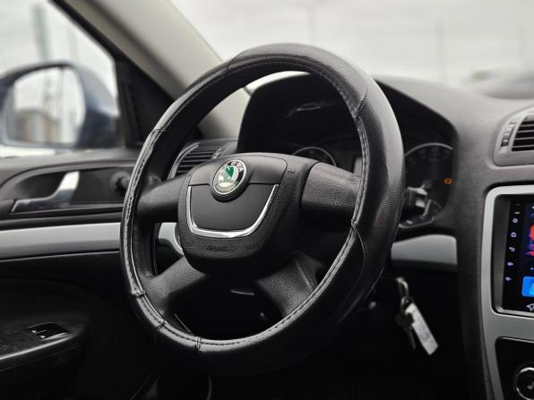 Skoda Octavia II (A5) Рестайлинг с пробегом 2009 года, цена 634 000 рублей, 266500 км, лифтбек, Автокод Объявления