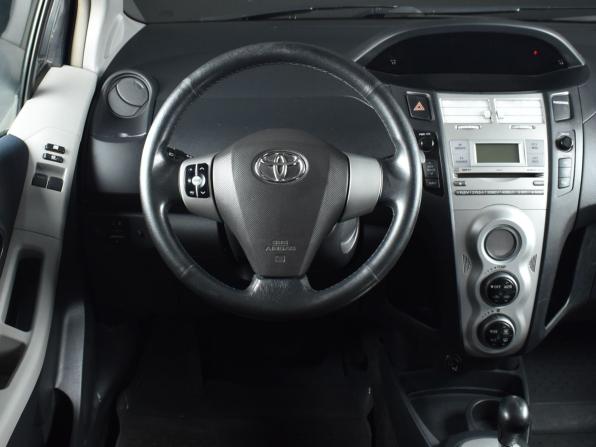 Toyota Yaris II с пробегом 2006 года, цена 449 995 рублей, 198154 км, хэтчбек, Автокод Объявления