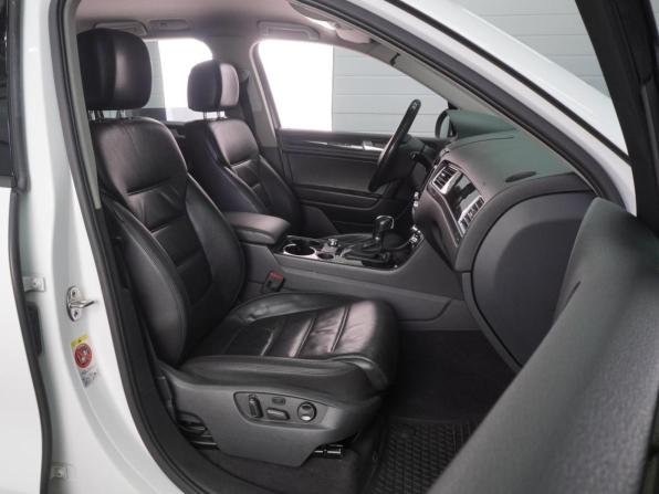 Volkswagen Touareg II с пробегом 2012 года, цена 1 939 000 рублей, 299196 км, внедорожник, Автокод Объявления