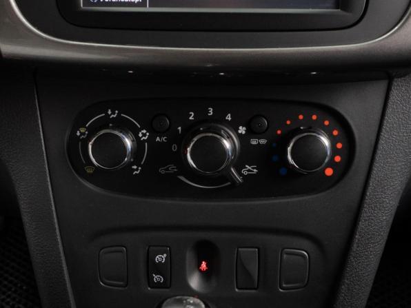 Renault Sandero II с пробегом 2018 года, цена 999 000 рублей, 100078 км, хэтчбек, Автокод Объявления