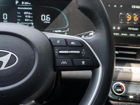 Hyundai Elantra VII (CN7) Рестайлинг с пробегом 2023 года, цена 2 150 000 рублей, 41987 км, седан, Автокод Объявления