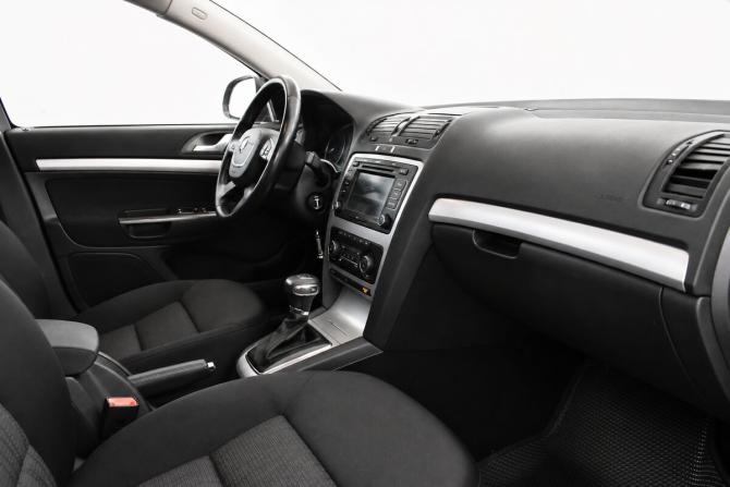 Skoda Octavia II (A5) Рестайлинг с пробегом 2012 года, цена 820 000 рублей, 239506 км, лифтбек, Автокод Объявления