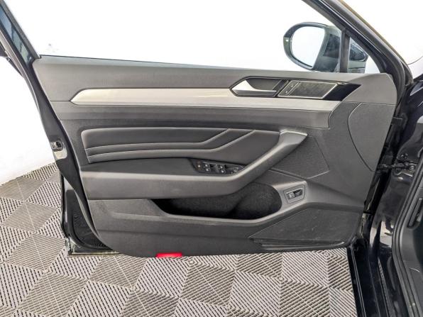 Volkswagen Passat B8 Рестайлинг с пробегом 2021 года, цена 2 490 000 рублей, 90268 км, седан, Автокод Объявления