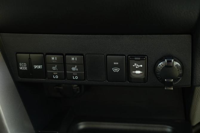 Toyota RAV4 IV (XA40) Рестайлинг с пробегом 2016 года, цена 2 599 000 рублей, 156000 км, внедорожник, Автокод Объявления