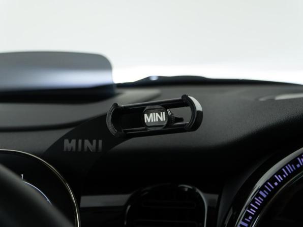 Mini Hatch III (F55/F56) Рестайлинг 2 с пробегом 2021 года, цена 3 374 810 рублей, 22714 км, хэтчбек, Автокод Объявления