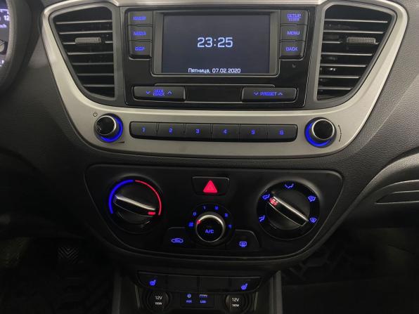 Hyundai Solaris II с пробегом 2017 года, цена 990 000 рублей, 136368 км, седан, Автокод Объявления