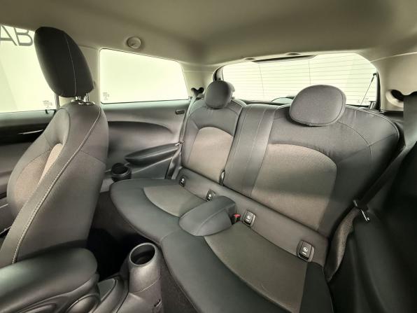 Mini Hatch III (F55/F56) Рестайлинг с пробегом 2019 года, цена 1 990 000 рублей, 128225 км, хэтчбек, Автокод Объявления