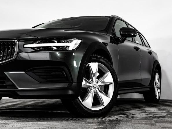 Volvo V60 Cross Country II с пробегом 2020 года, цена 3 199 000 рублей, 136575 км, универсал, Автокод Объявления