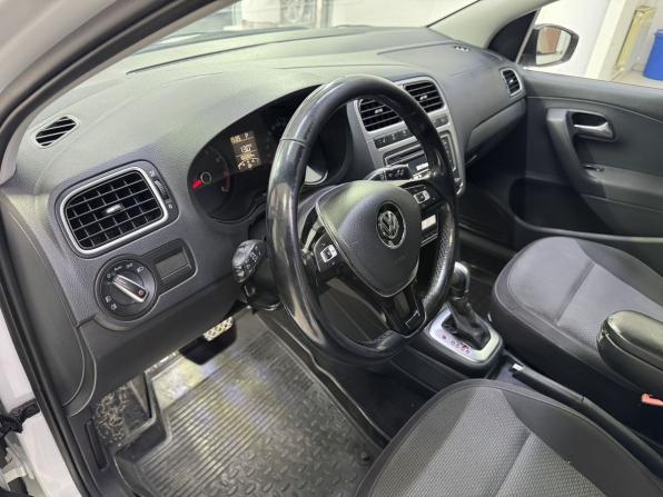 Volkswagen Polo V Рестайлинг с пробегом 2017 года, цена 1 280 000 рублей, 150000 км, седан, Автокод Объявления