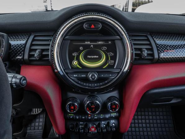 Mini Hatch III (F55/F56) с пробегом 2017 года, цена 1 840 000 рублей, 162300 км, хэтчбек, Автокод Объявления