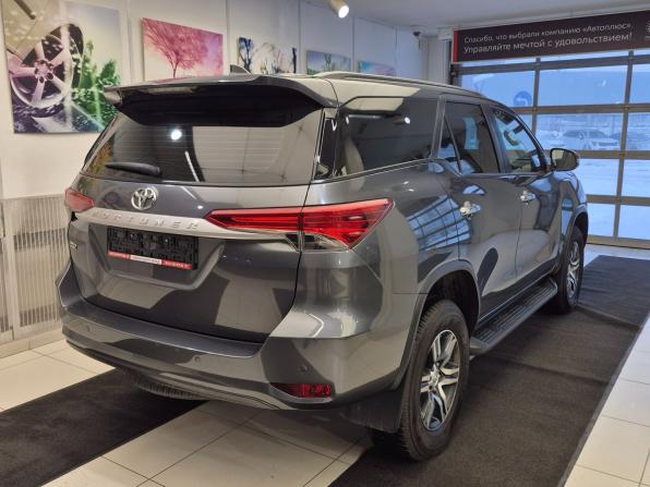 Toyota Fortuner II Рестайлинг с пробегом 2022 года, цена 5 300 000 рублей, 5410 км, внедорожник, Автокод Объявления