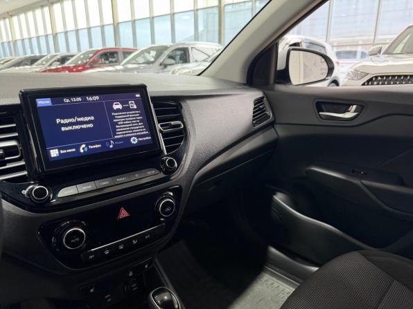 Hyundai Solaris II Рестайлинг с пробегом 2021 года, цена 1 800 000 рублей, 44697 км, седан, Автокод Объявления