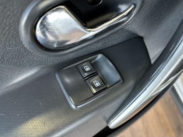 Renault Sandero II с пробегом 2015 года, цена 480 000 рублей, 320411 км, хэтчбек, Автокод Объявления