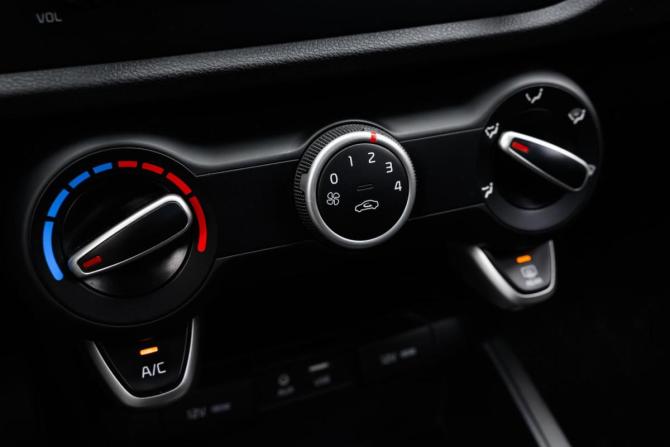 Kia Rio IV с пробегом 2018 года, цена 1 330 000 рублей, 100899 км, седан, Автокод Объявления