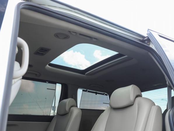 Kia Carnival III с пробегом 2019 года, цена 2 600 000 рублей, 141263 км, минивэн, Автокод Объявления
