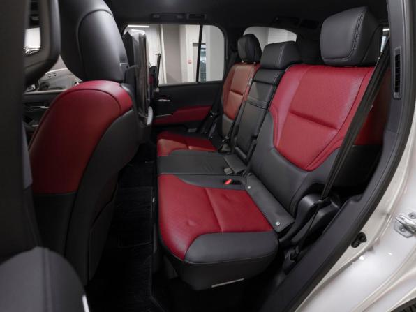 Toyota Land Cruiser 300 Series с пробегом 2024 года, цена 14 250 000 рублей, 34 км, внедорожник, Автокод Объявления