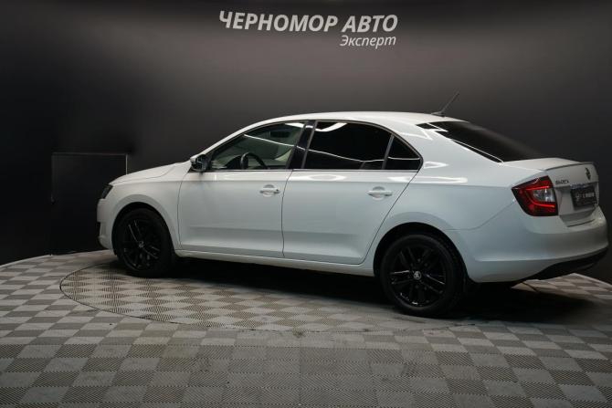 Skoda Rapid I Рестайлинг с пробегом 2018 года, цена 1 640 000 рублей, 98000 км, лифтбек, Автокод Объявления