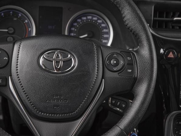 Toyota Corolla XI (E160 E170 E180) Рестайлинг 1 с пробегом 2016 года, цена 1 887 000 рублей, 108000 км, седан, Автокод Объявления