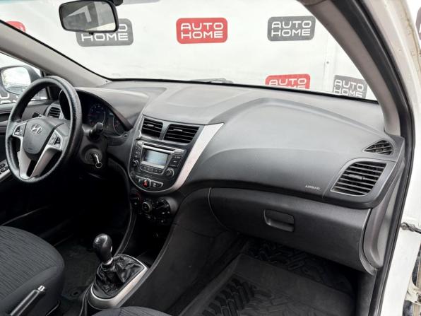 Hyundai Solaris I Рестайлинг с пробегом 2016 года, цена 525 000 рублей, 286792 км, седан, Автокод Объявления
