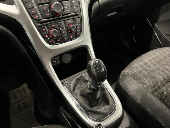Opel Astra J Рестайлинг с пробегом 2013 года, цена 699 000 рублей, 155900 км, хэтчбек, Автокод Объявления