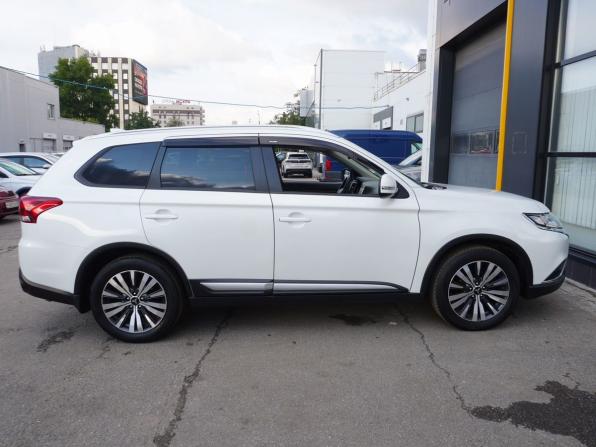 Mitsubishi Outlander III Рестайлинг 3 с пробегом 2021 года, цена 2 200 000 рублей, 98302 км, внедорожник, Автокод Объявления