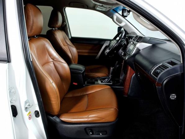 Toyota Land Cruiser Prado 150 Series Рестайлинг 1 с пробегом 2014 года, цена 2 698 000 рублей, 333755 км, внедорожник, Автокод Объявления