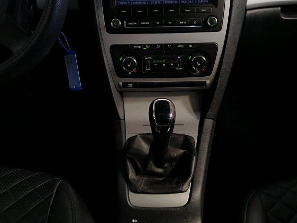 Skoda Octavia II (A5) Рестайлинг с пробегом 2013 года, цена 729 000 рублей, 231640 км, лифтбек, Автокод Объявления