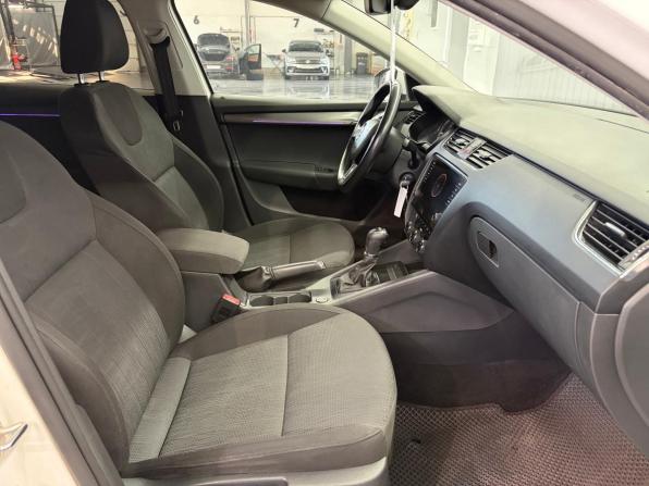 Skoda Octavia III (A7) Рестайлинг с пробегом 2017 года, цена 1 647 000 рублей, 209372 км, лифтбек, Автокод Объявления