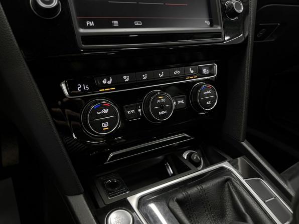 Volkswagen Passat B8 с пробегом 2015 года, цена 1 440 000 рублей, 234429 км, седан, Автокод Объявления