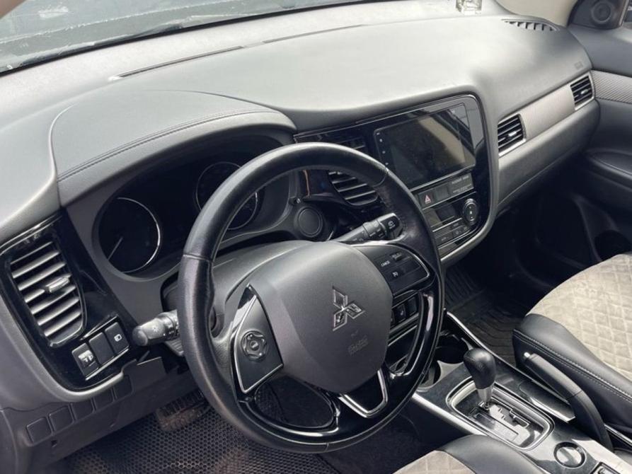 Mitsubishi Outlander III Рестайлинг 2 Санкт-Петербург  - изображение 5