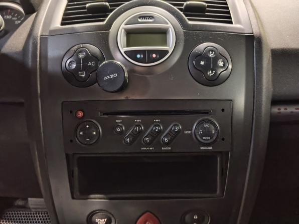 Renault Megane II Рестайлинг с пробегом 2007 года, цена 259 000 рублей, 416812 км, седан, Автокод Объявления