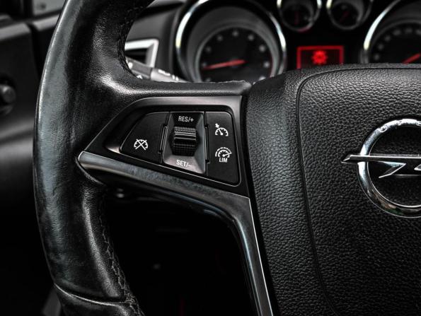 Opel Astra J Рестайлинг с пробегом 2013 года, цена 1 064 000 рублей, 190646 км, хэтчбек, Автокод Объявления