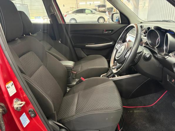 Suzuki Swift V Рестайлинг с пробегом 2021 года, цена 1 397 000 рублей, 28647 км, хэтчбек, Автокод Объявления