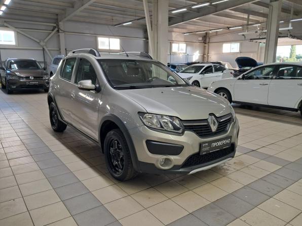 Renault Sandero II с пробегом 2017 года, цена 960 000 рублей, 118102 км, хэтчбек, Автокод Объявления